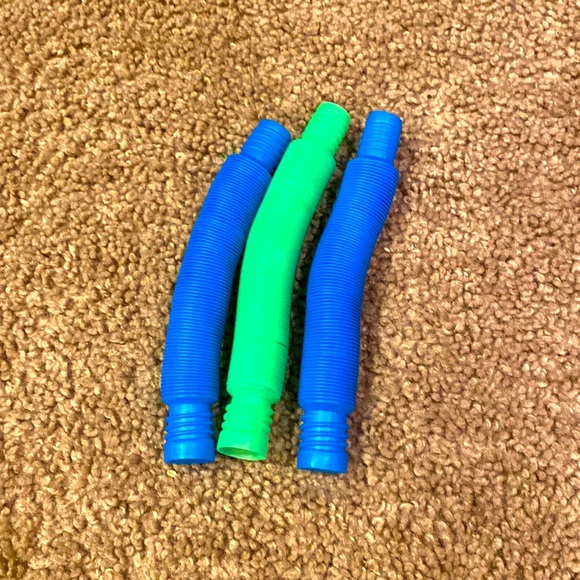 4 Small Stretchable Kids Toy - Picture 1 of 4